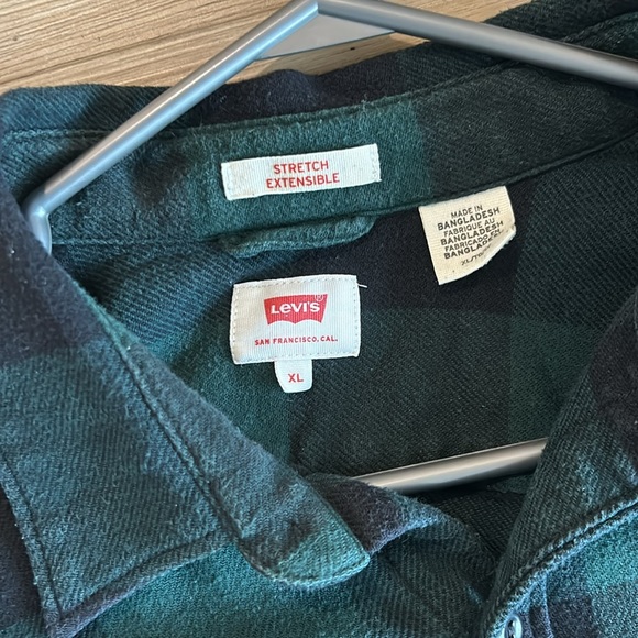 Levi’s Plaid Button Up - Picture 2 of 2